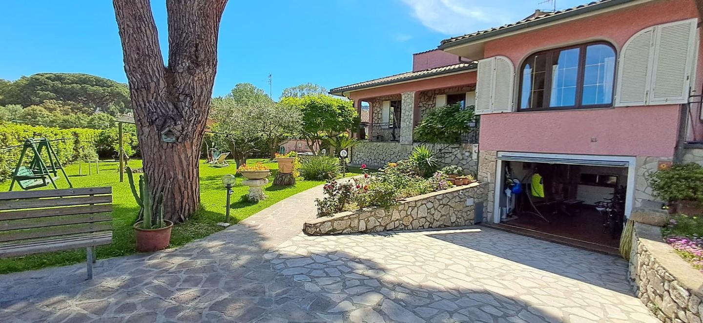 Immagine 34 di Villa in vendita  a Portoferraio