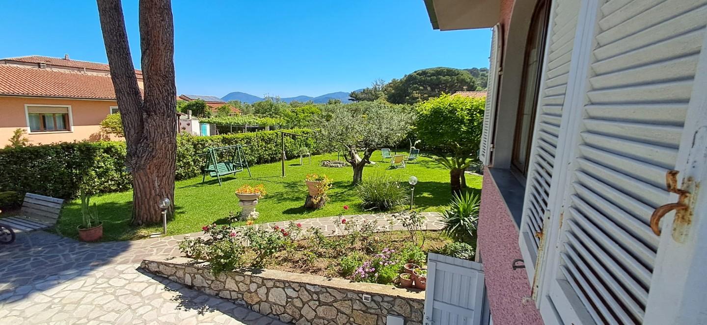 Immagine 13 di Villa in vendita  a Portoferraio