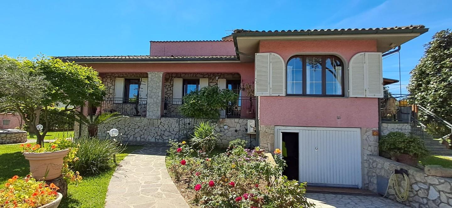Immagine 8 di Villa in vendita  a Portoferraio