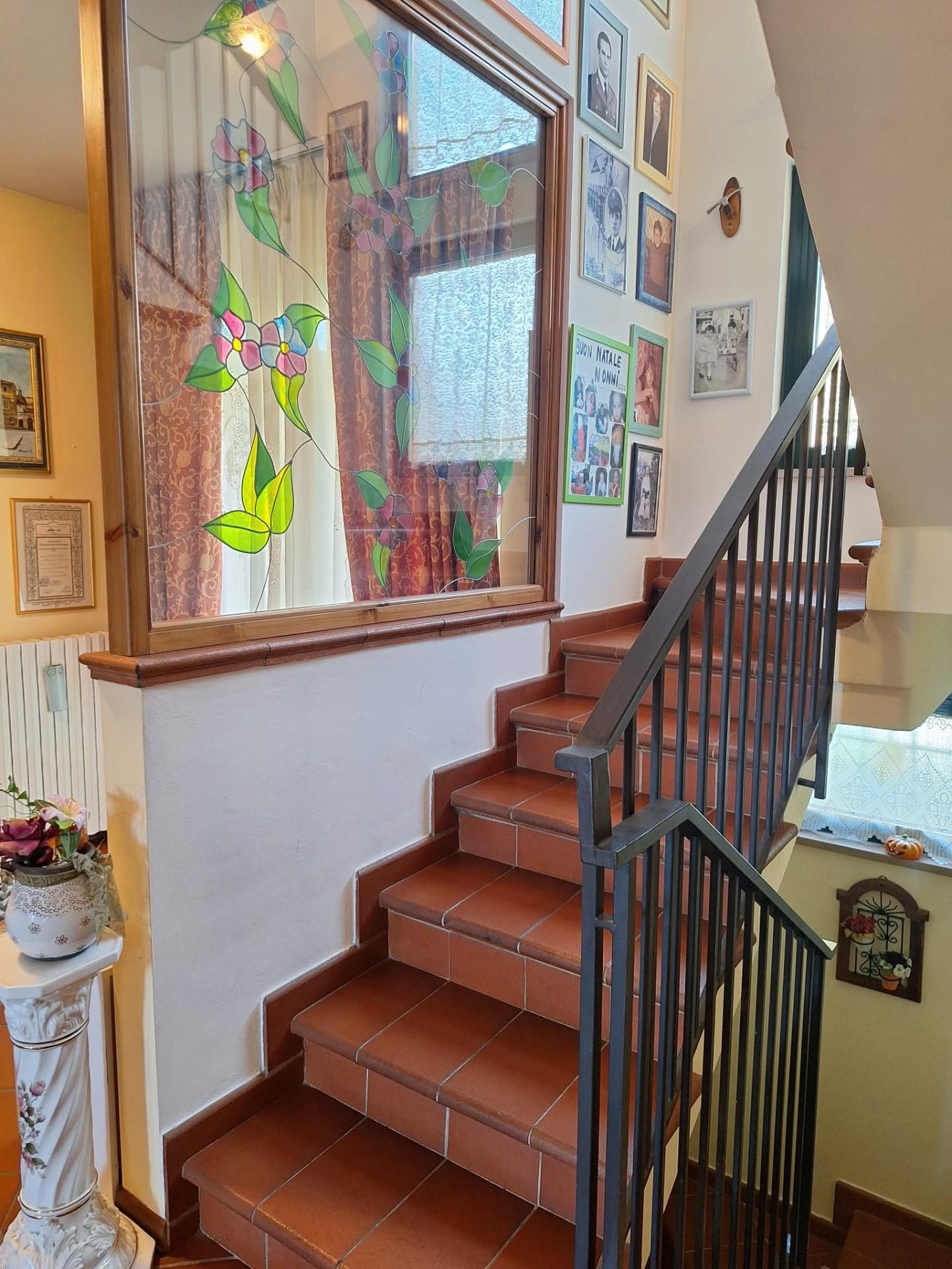 Immagine 11 di Villetta a schiera in vendita  a Lucca