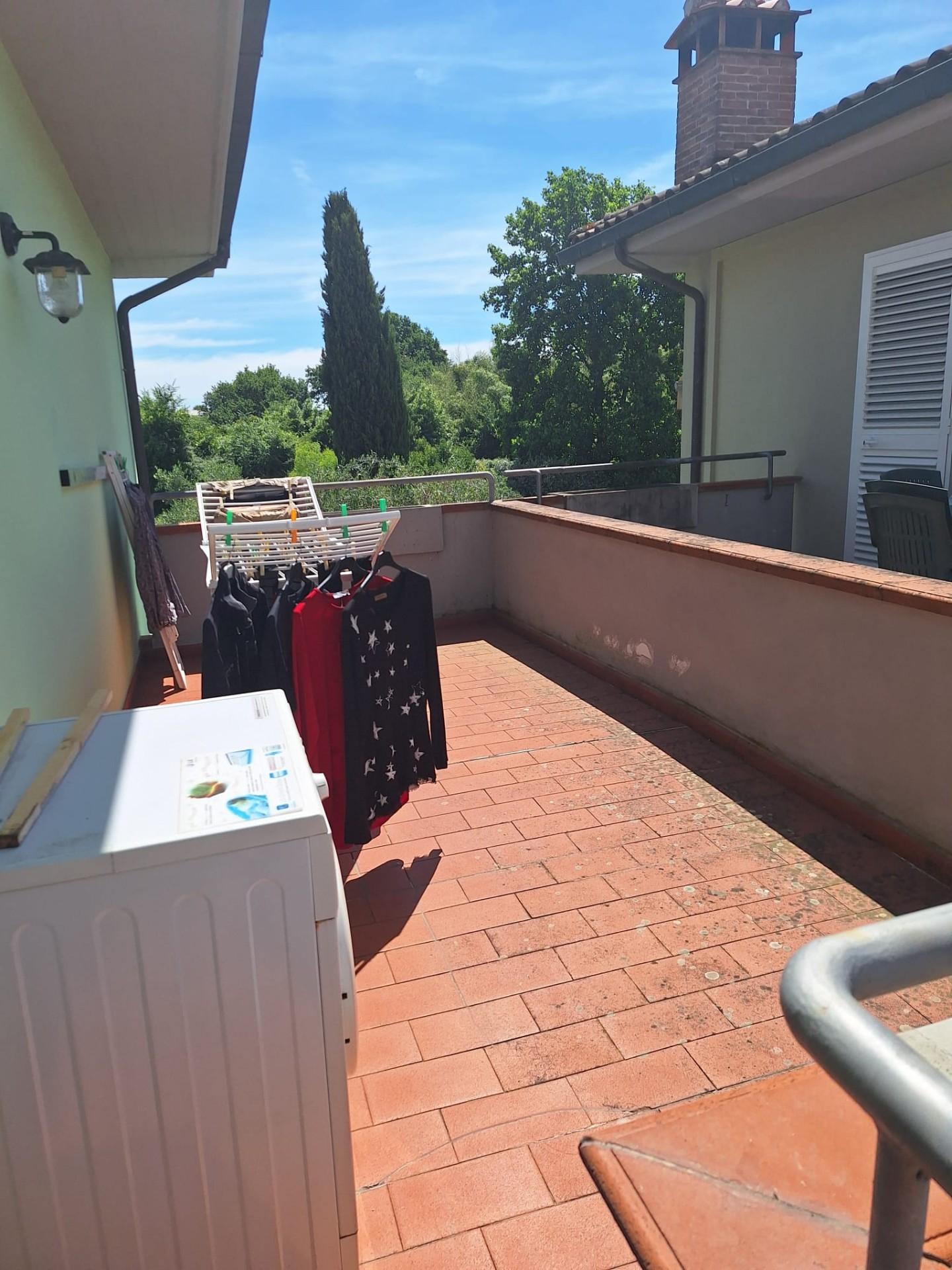 Immagine 36 di Villetta a schiera in vendita  a Lucca