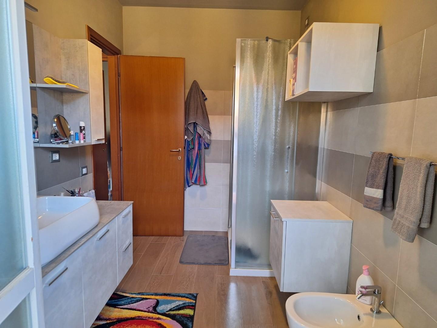 Immagine 27 di Villetta a schiera in vendita  a Lucca