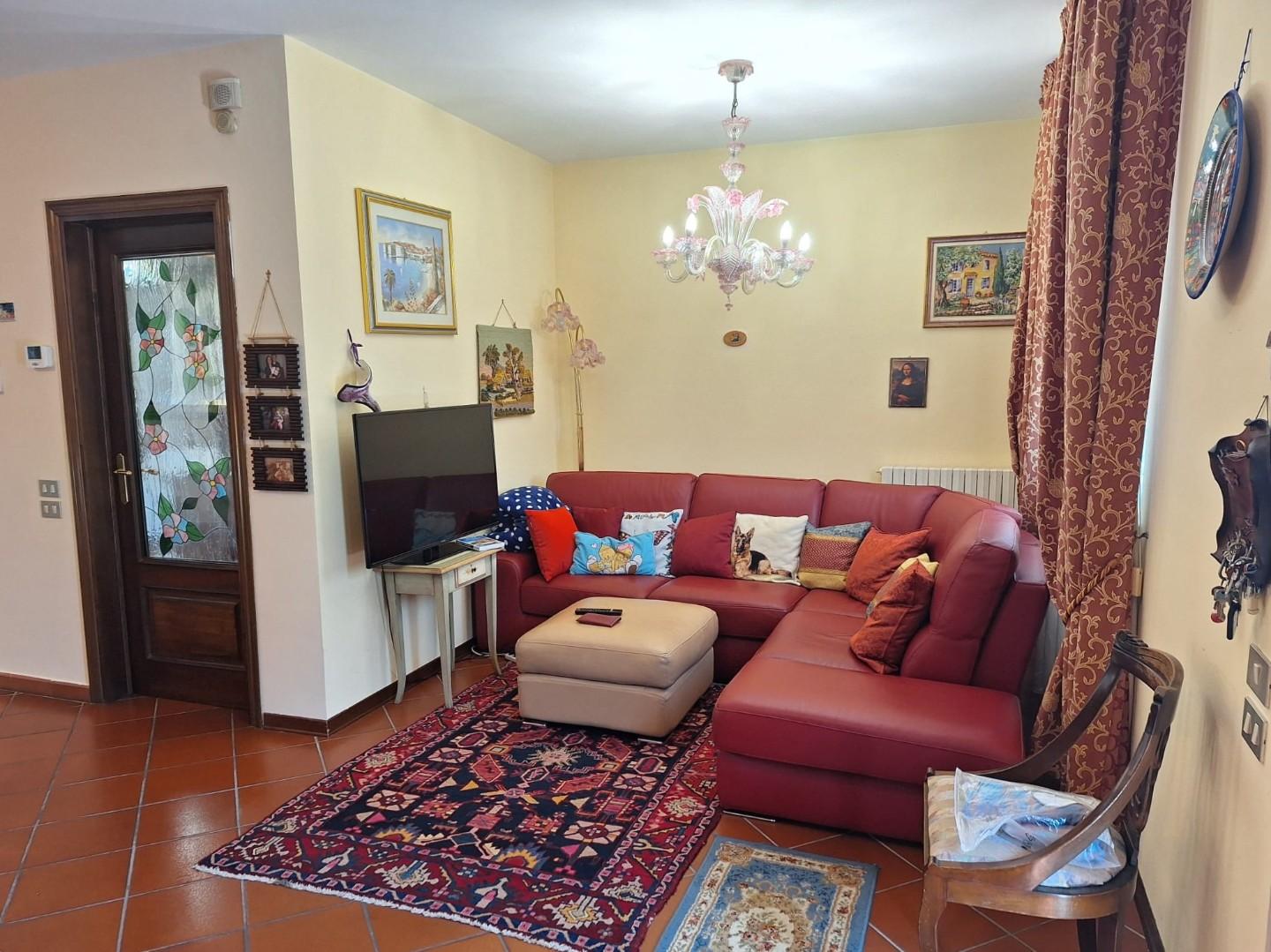 Immagine 9 di Villetta a schiera in vendita  a Lucca