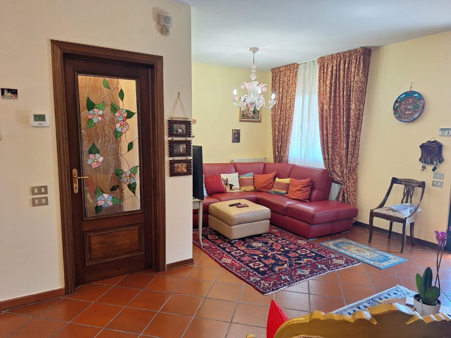 Immagine 8 di Villetta a schiera in vendita  a Lucca