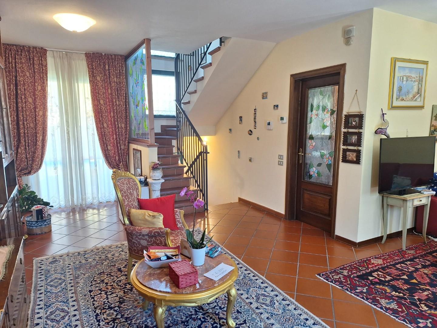 Immagine 7 di Villetta a schiera in vendita  a Lucca