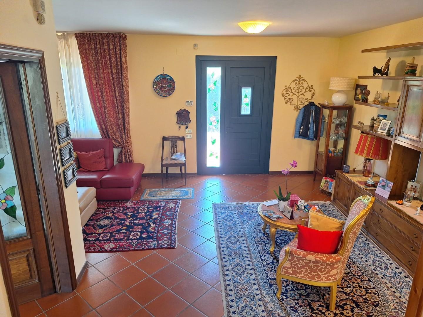 Immagine 5 di Villetta a schiera in vendita  a Lucca