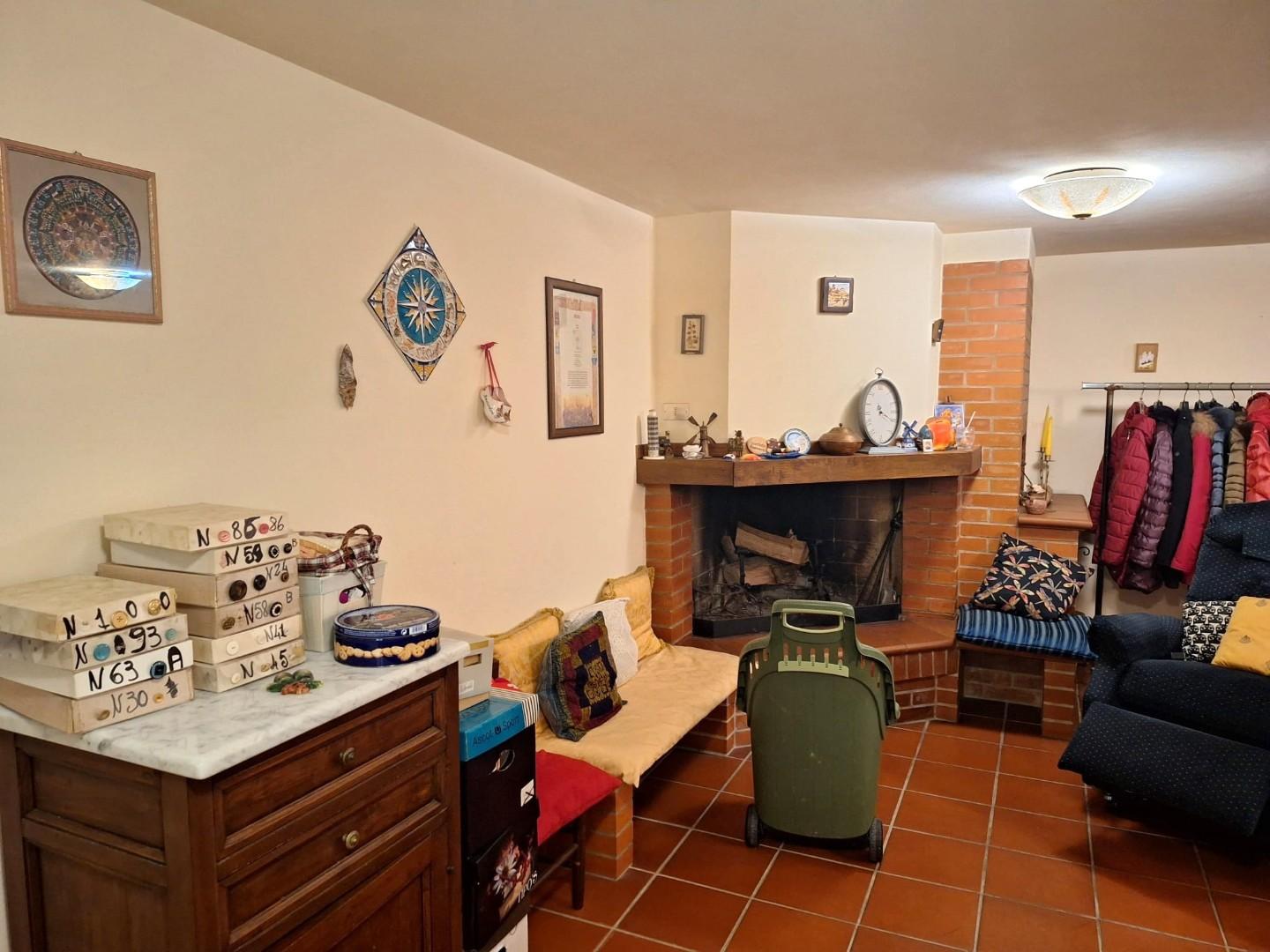 Immagine 40 di Villetta a schiera in vendita  a Lucca