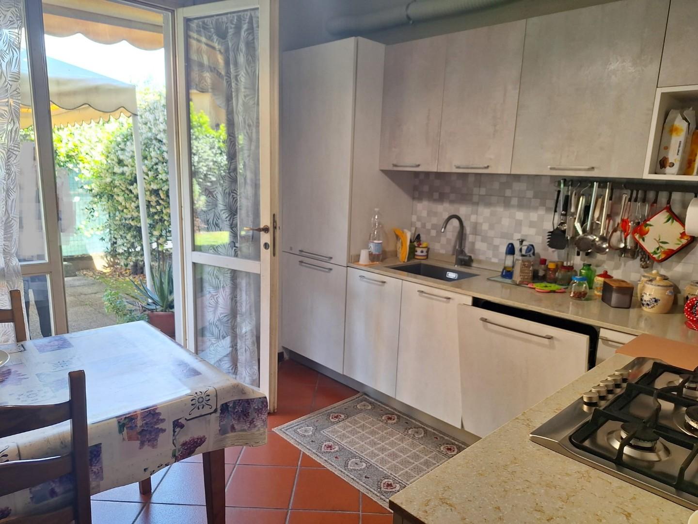 Immagine 15 di Villetta a schiera in vendita  a Lucca