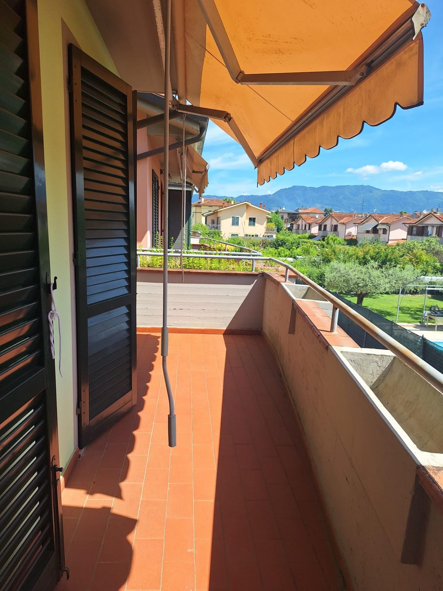 Immagine 34 di Villetta a schiera in vendita  a Lucca