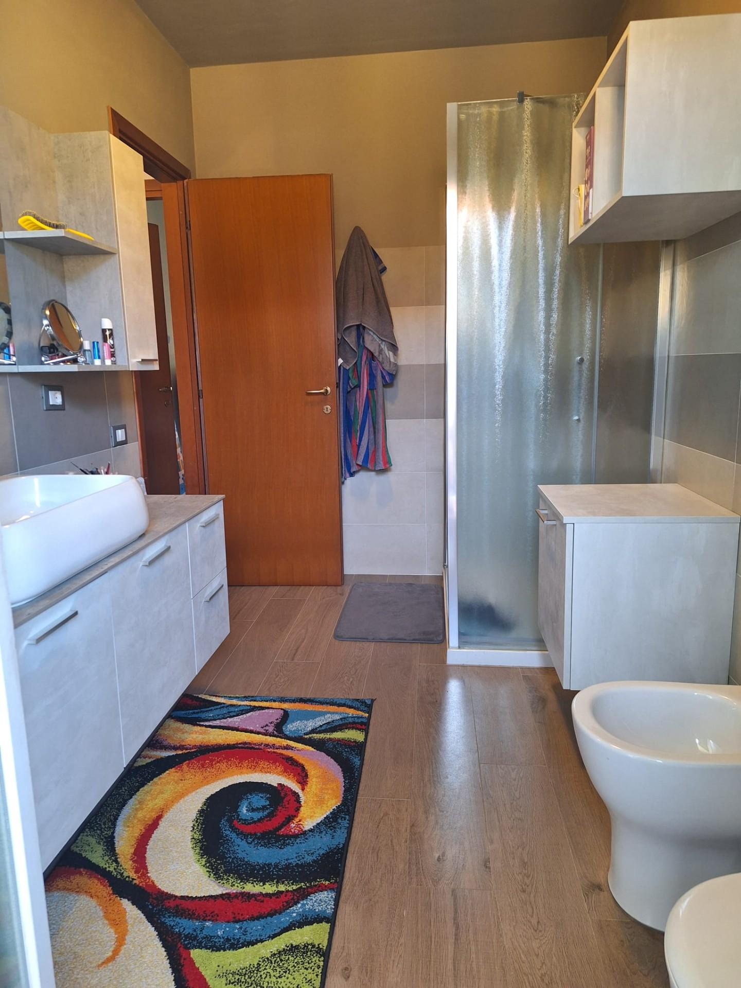 Immagine 28 di Villetta a schiera in vendita  a Lucca