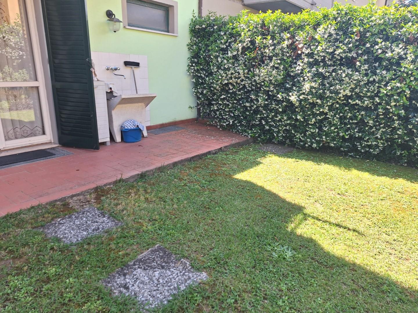 Immagine 20 di Villetta a schiera in vendita  a Lucca
