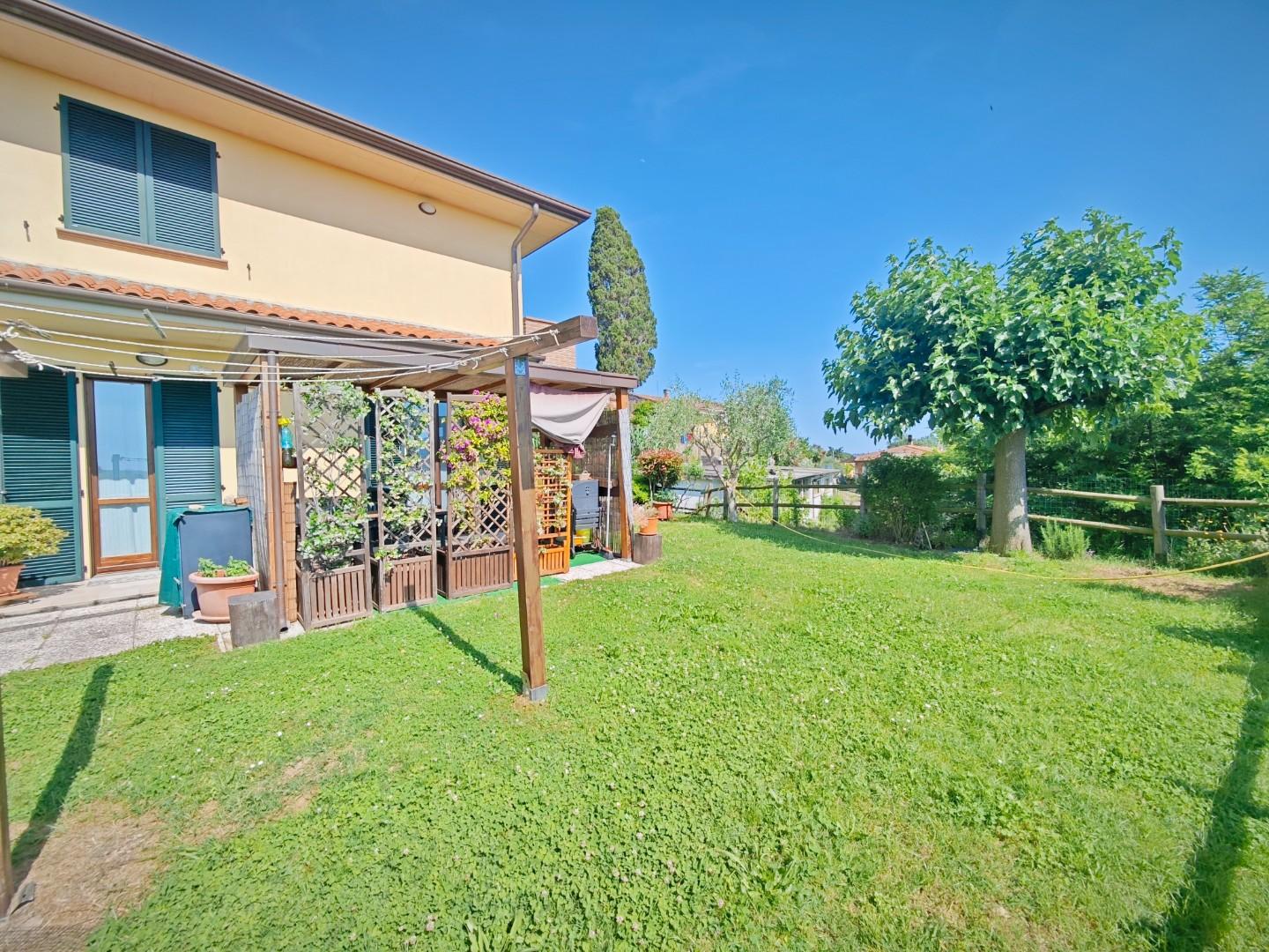 Immagine 10 di Villetta a schiera in vendita  a Capannoli