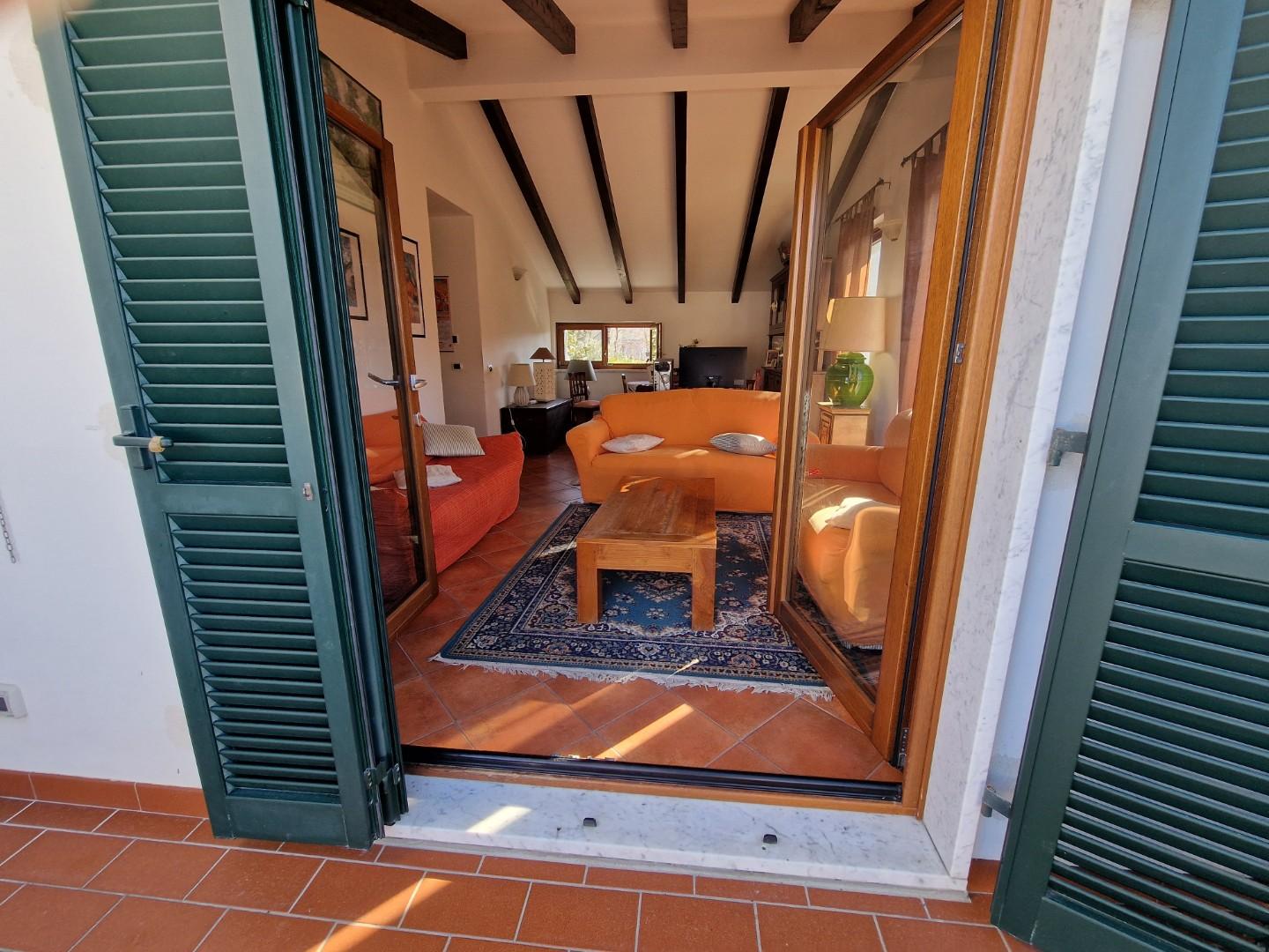 Immagine 36 di Villa in vendita  a Carrara