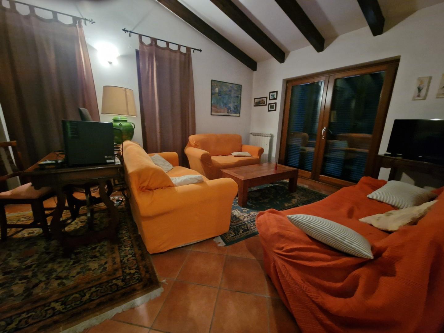 Immagine 5 di Villa in vendita  a Carrara