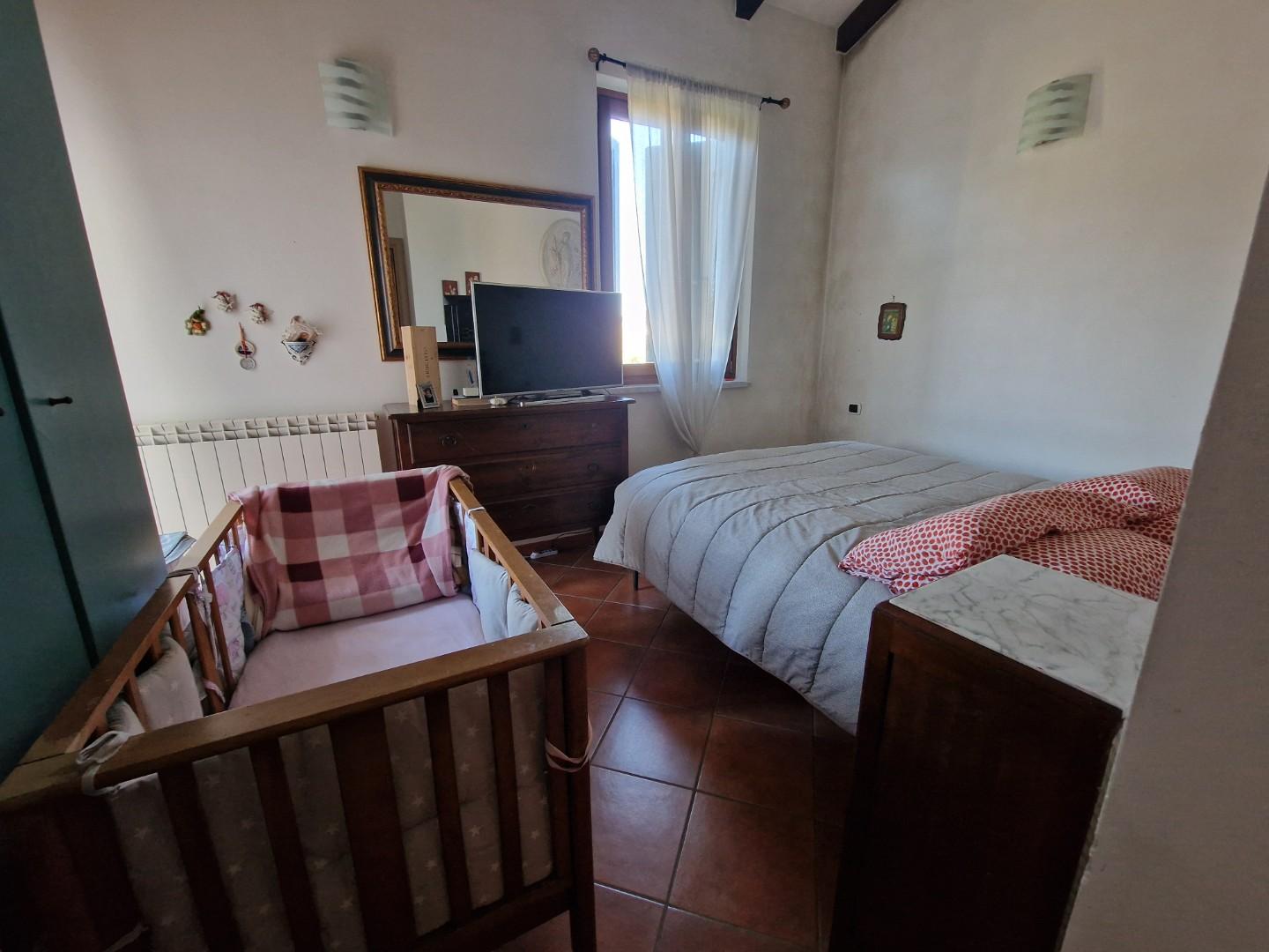 Immagine 33 di Villa in vendita  a Carrara