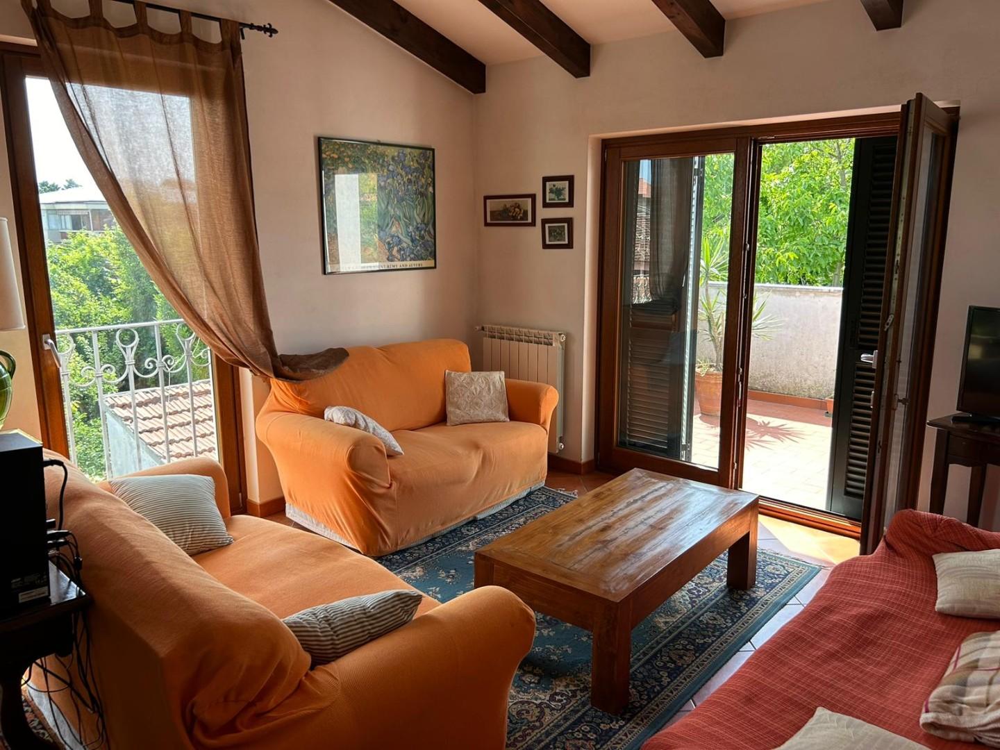 Immagine 1 di Villa in vendita  a Carrara