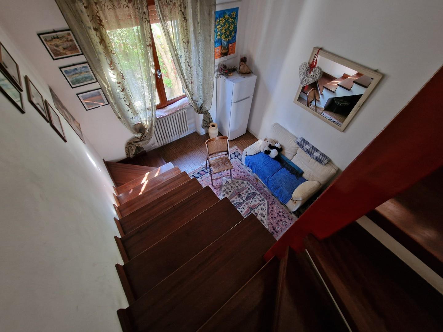 Immagine 37 di Villa in vendita  a Carrara