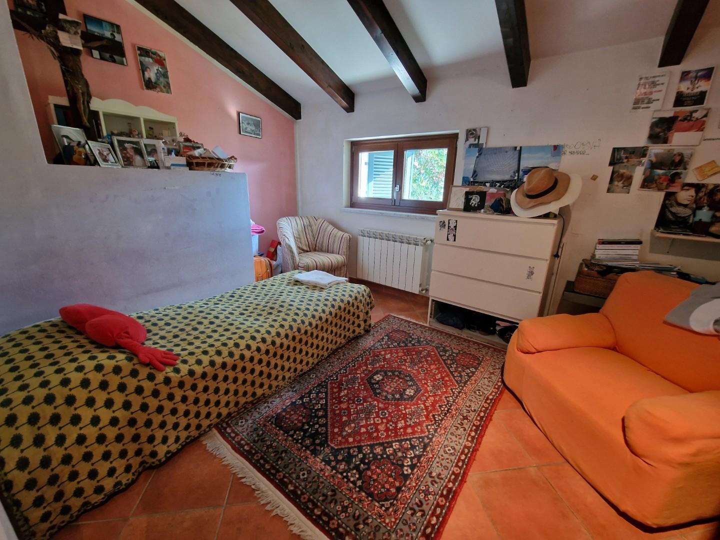 Immagine 31 di Villa in vendita  a Carrara