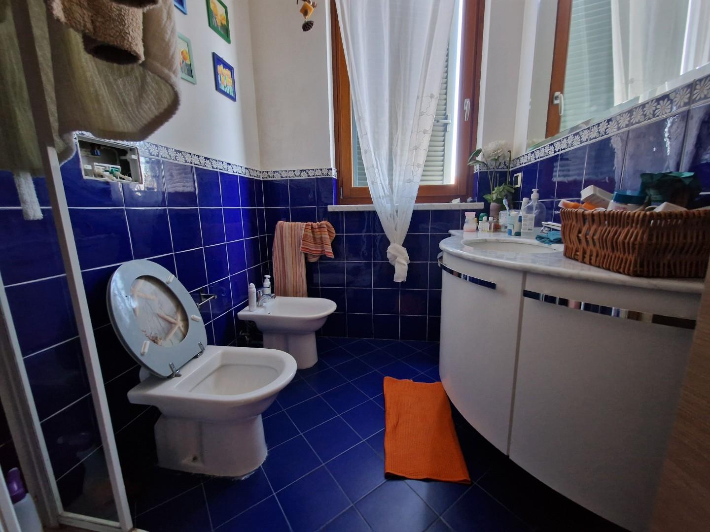 Immagine 32 di Villa in vendita  a Carrara