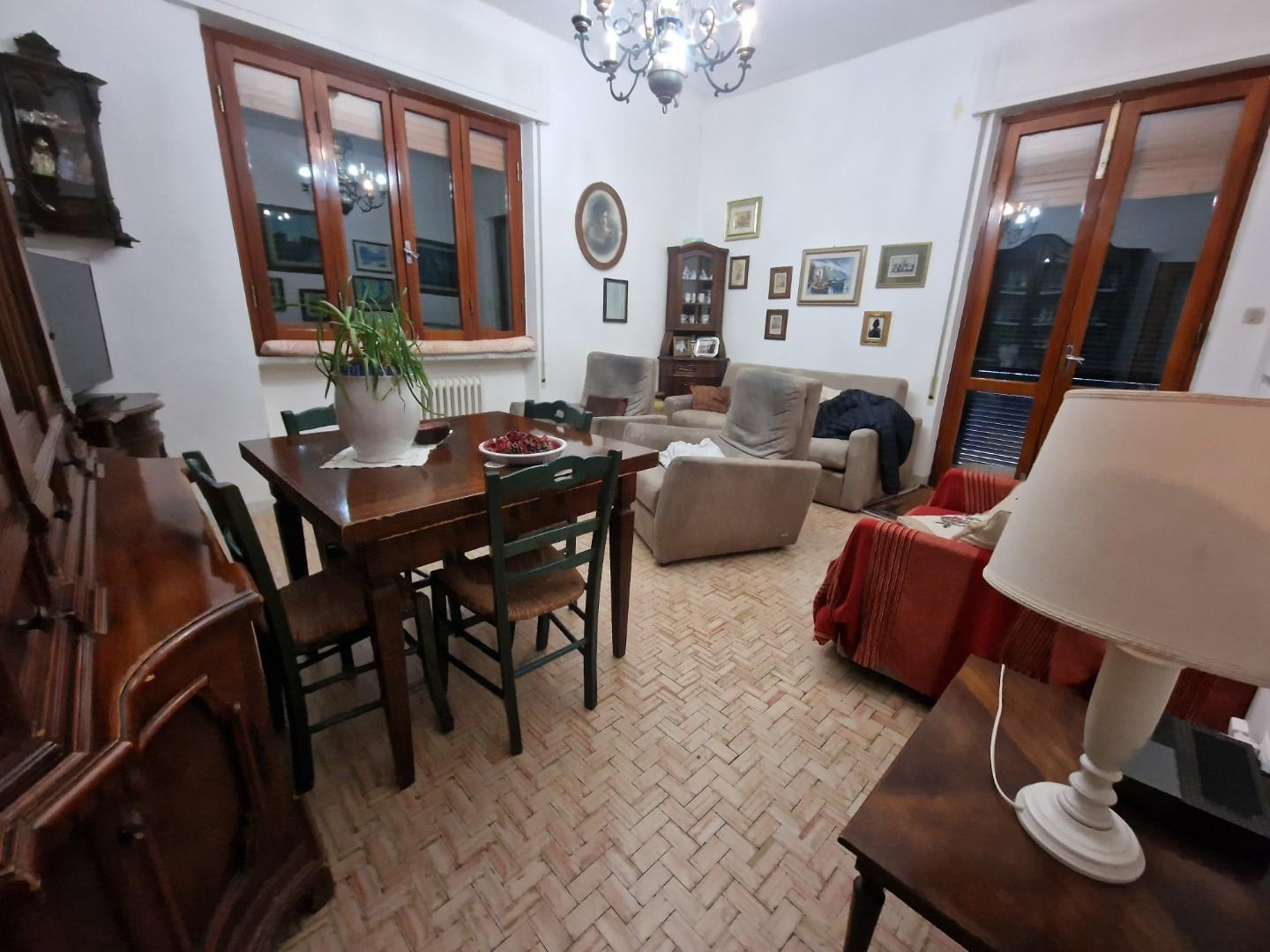 Immagine 14 di Villa in vendita  a Carrara