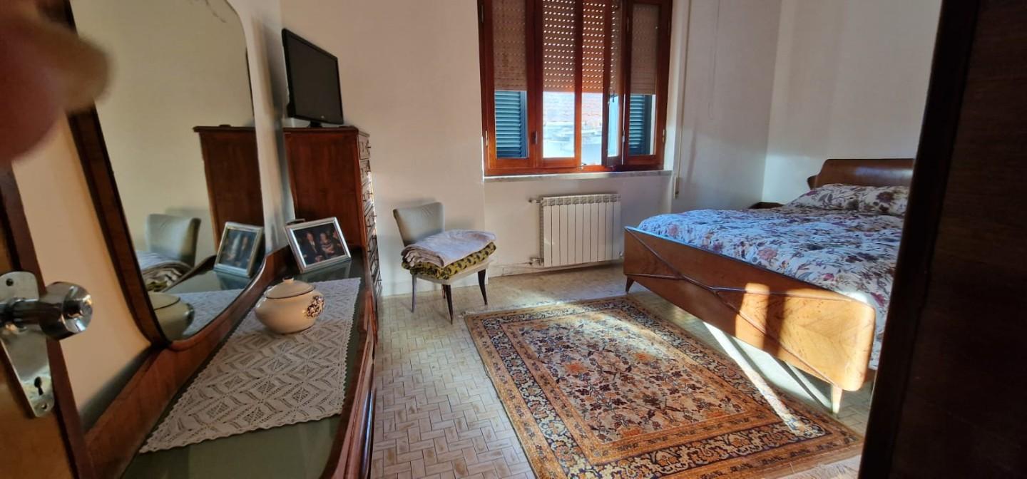 Immagine 41 di Villa in vendita  a Carrara