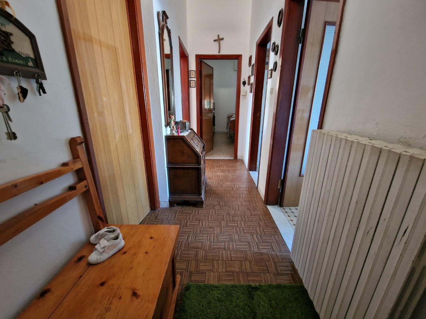 Immagine 18 di Villa in vendita  a Carrara