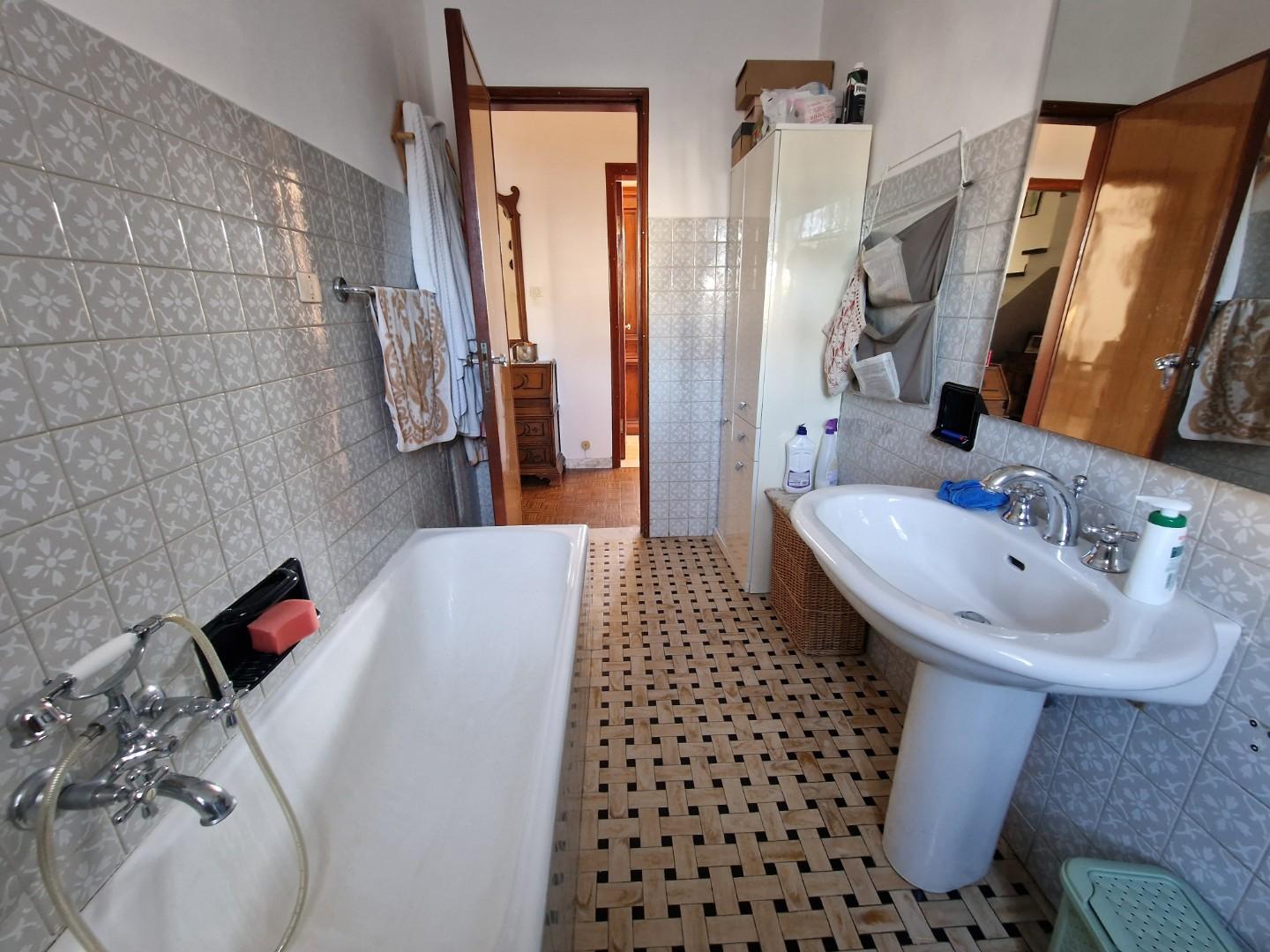 Immagine 22 di Villa in vendita  a Carrara