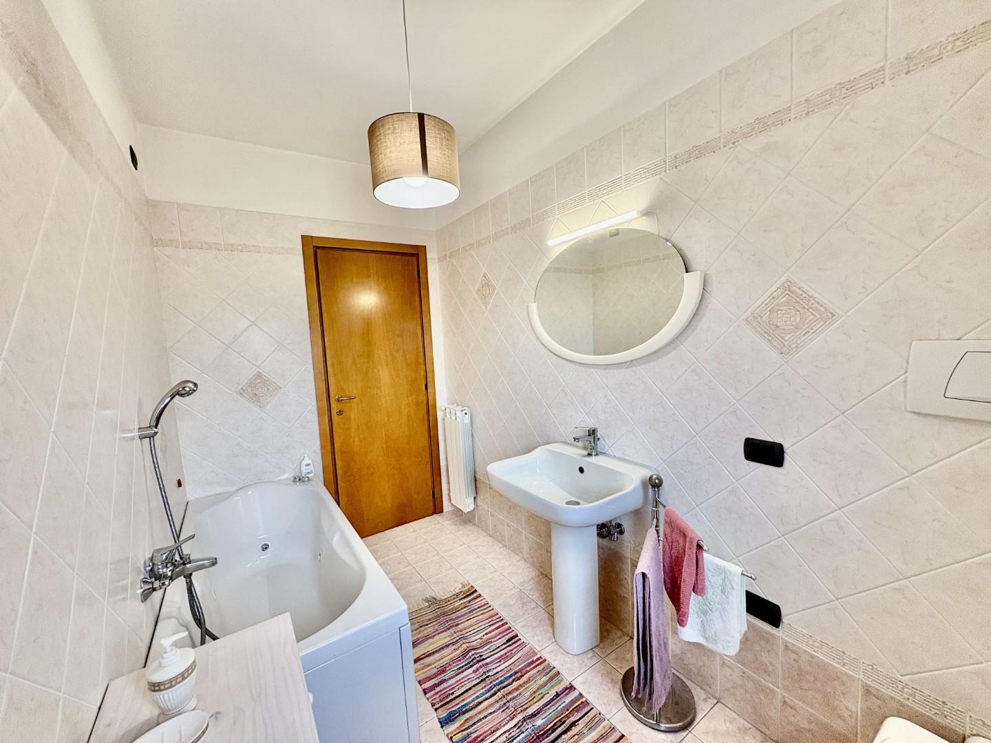 Immagine 17 di Appartamento in vendita  a Castelfiorentino