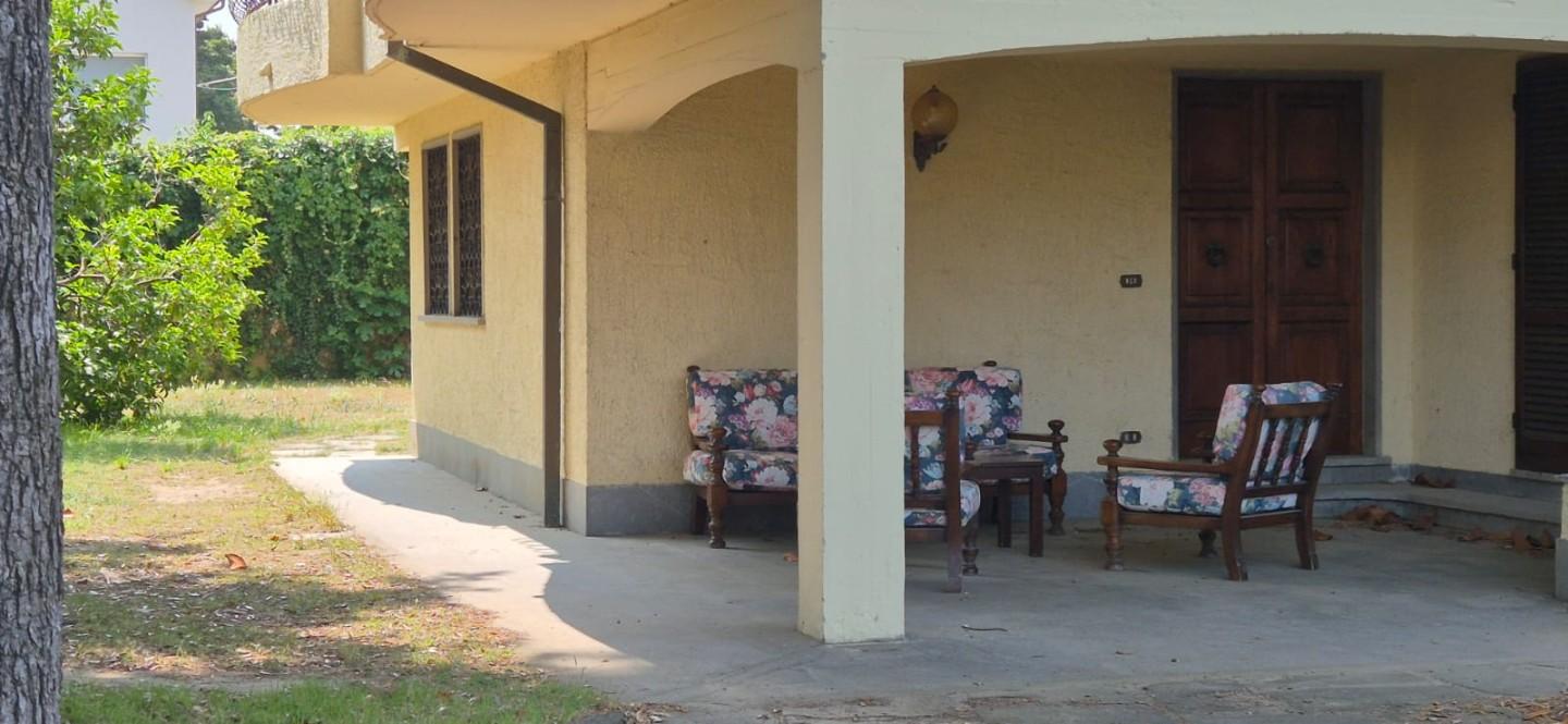 Immagine 35 di Casa bifamiliare in vendita  a Camaiore