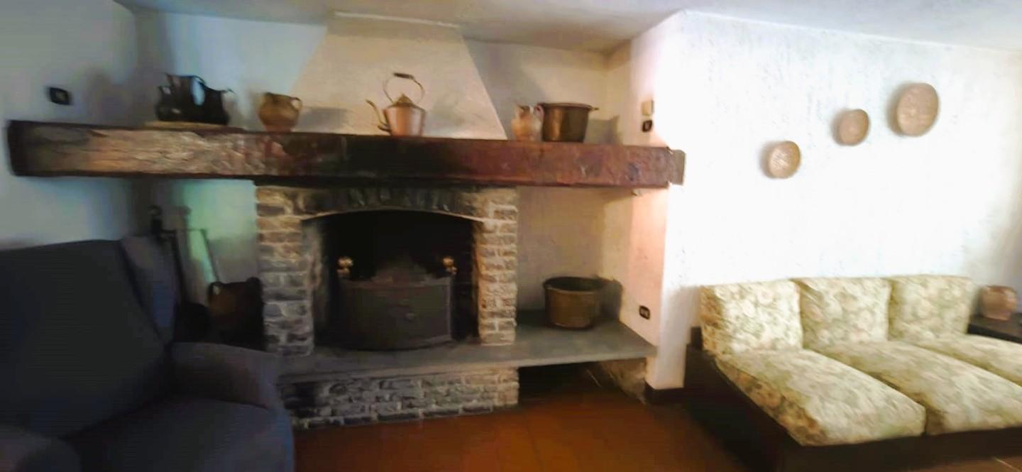 Immagine 15 di Casa bifamiliare in vendita  a Camaiore