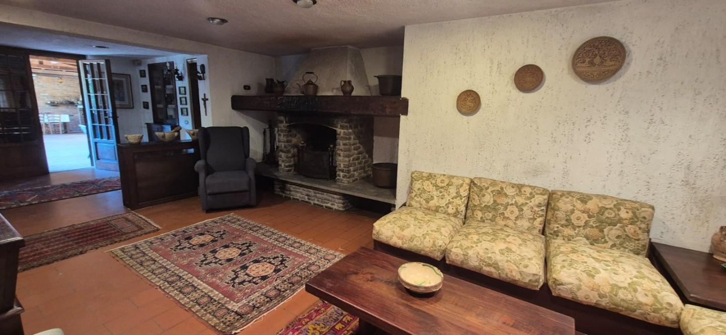 Immagine 13 di Casa bifamiliare in vendita  a Camaiore