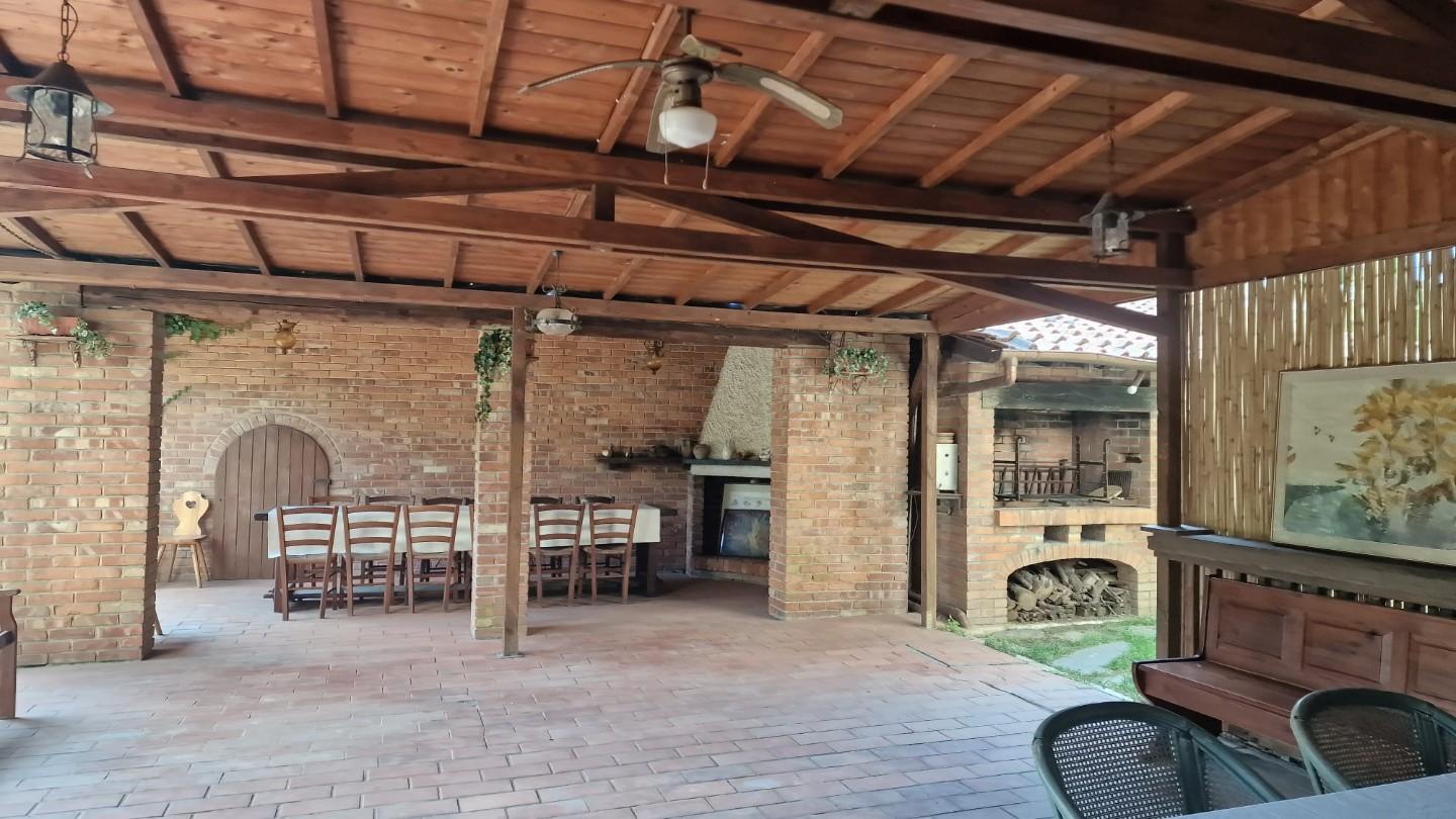 Immagine 3 di Casa bifamiliare in vendita  a Camaiore