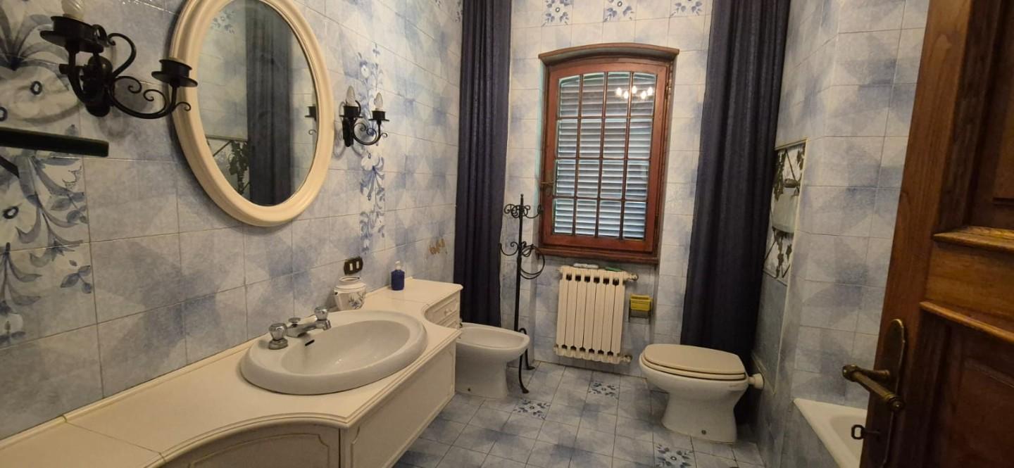 Immagine 34 di Casa bifamiliare in vendita  a Camaiore