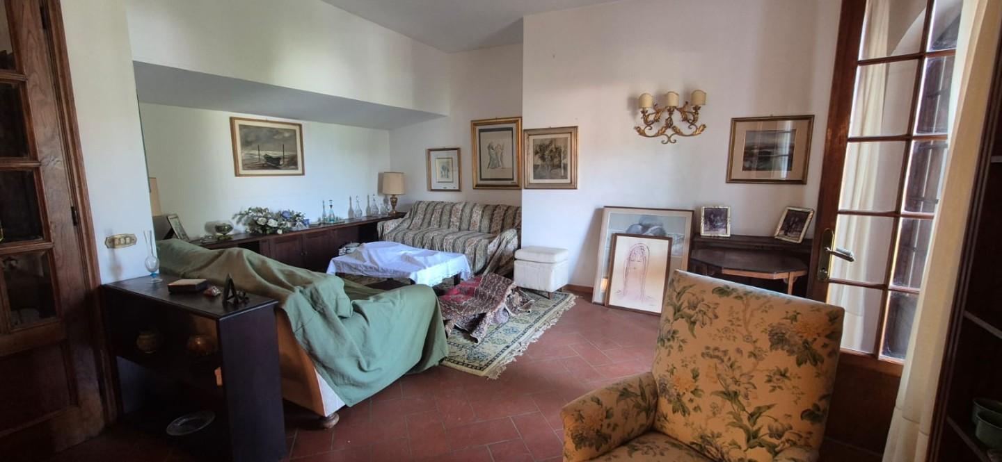 Immagine 26 di Casa bifamiliare in vendita  a Camaiore