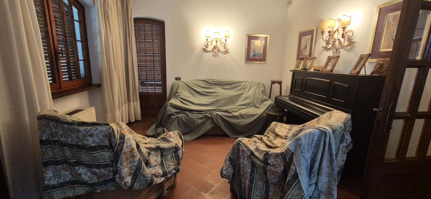 Immagine 23 di Casa bifamiliare in vendita  a Camaiore