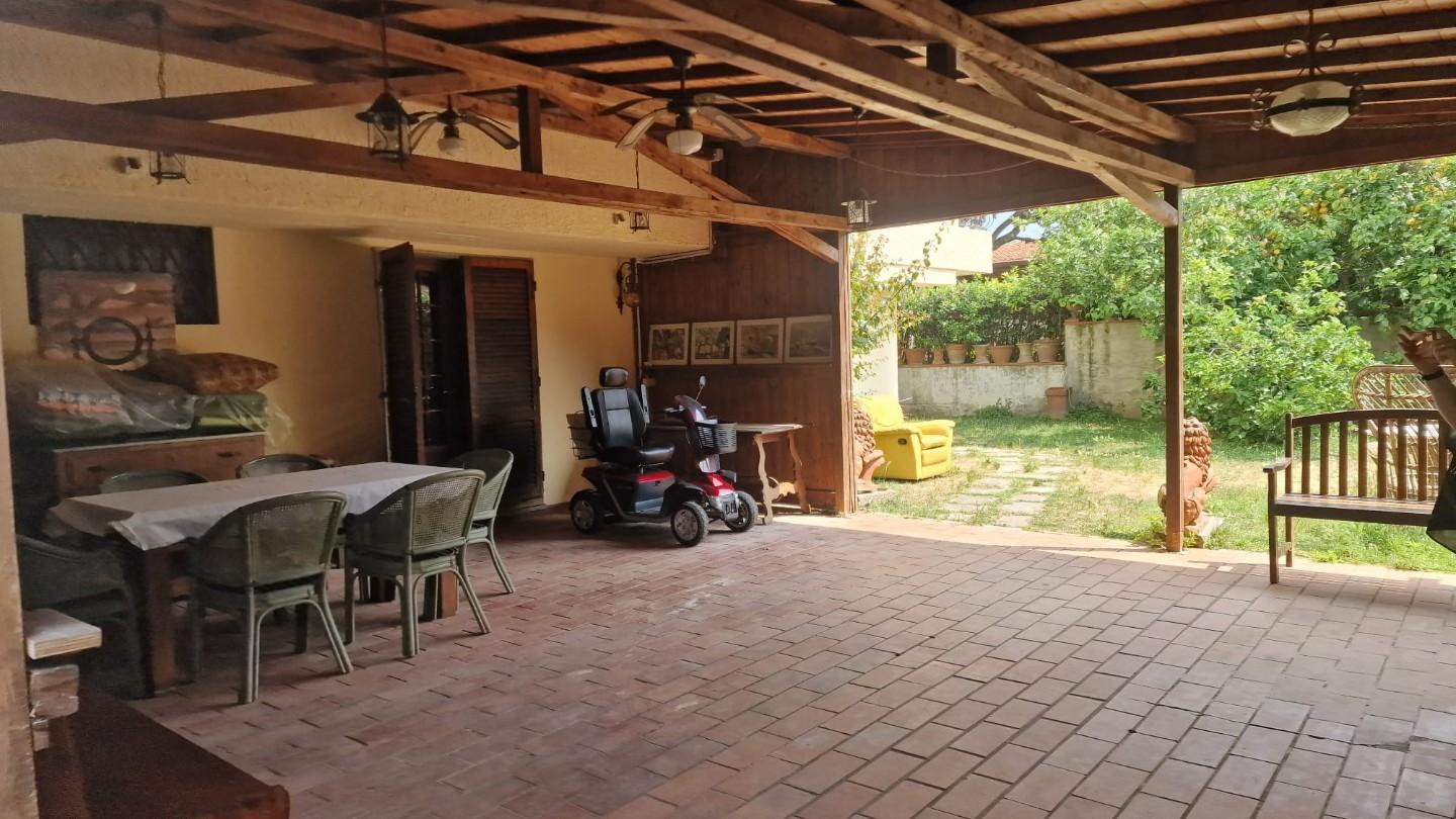 Immagine 4 di Casa bifamiliare in vendita  a Camaiore