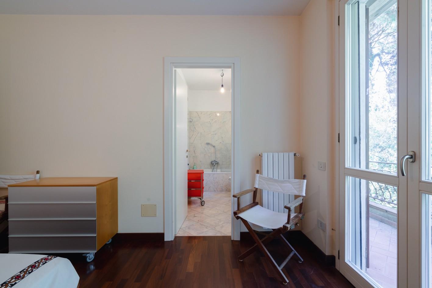 Immagine 27 di Villa in vendita  a Massa