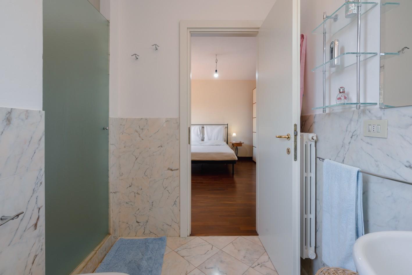 Immagine 36 di Villa in vendita  a Massa