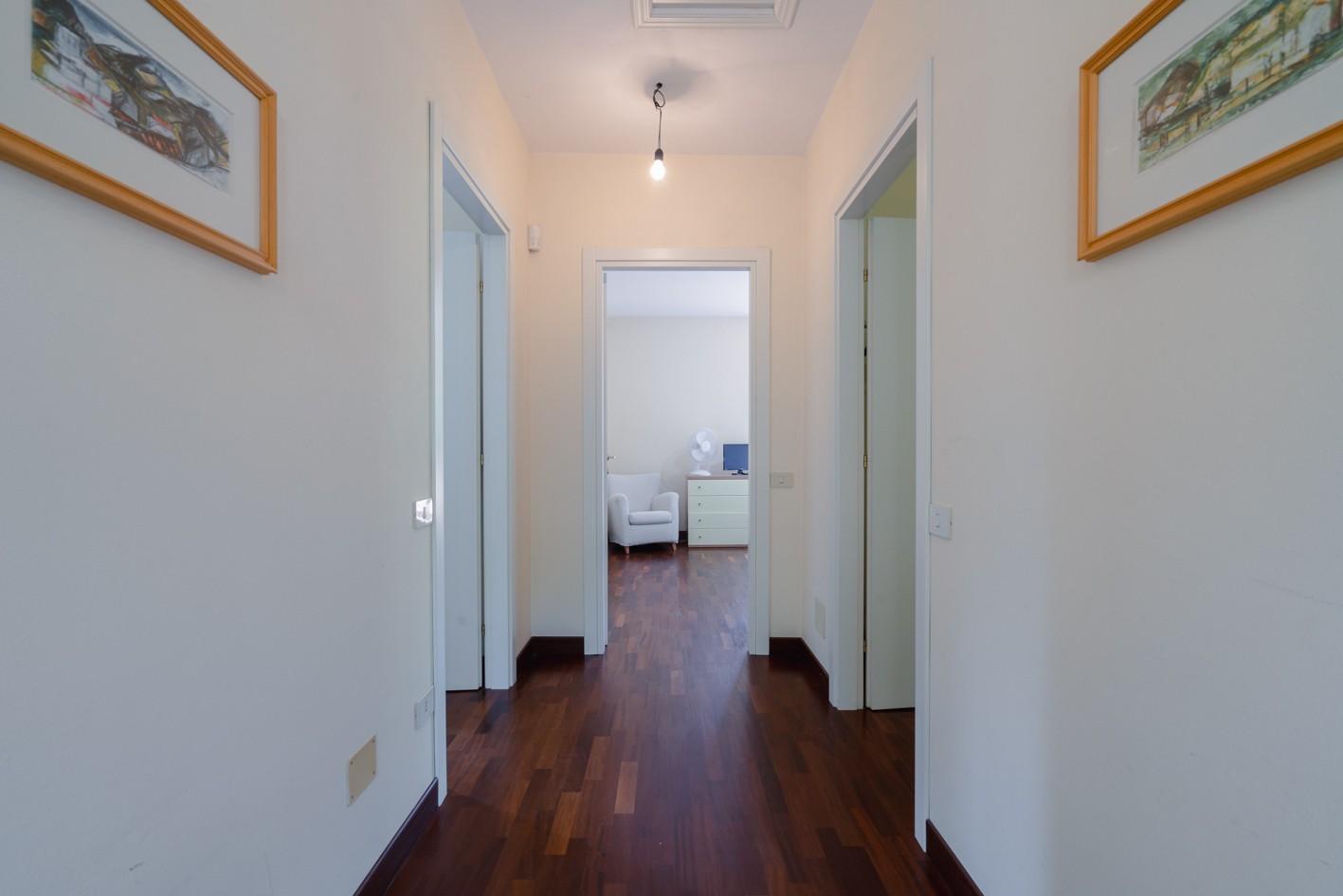 Immagine 24 di Villa in vendita  a Massa