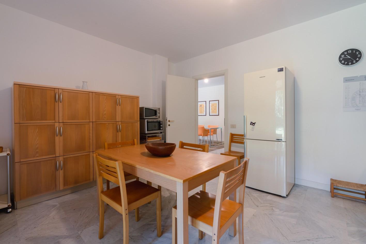 Immagine 18 di Villa in vendita  a Massa