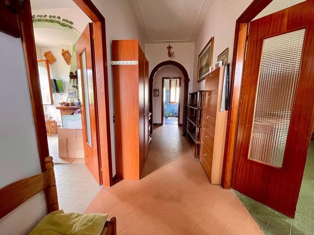 Immagine 6 di Casa bifamiliare in vendita  a Massa