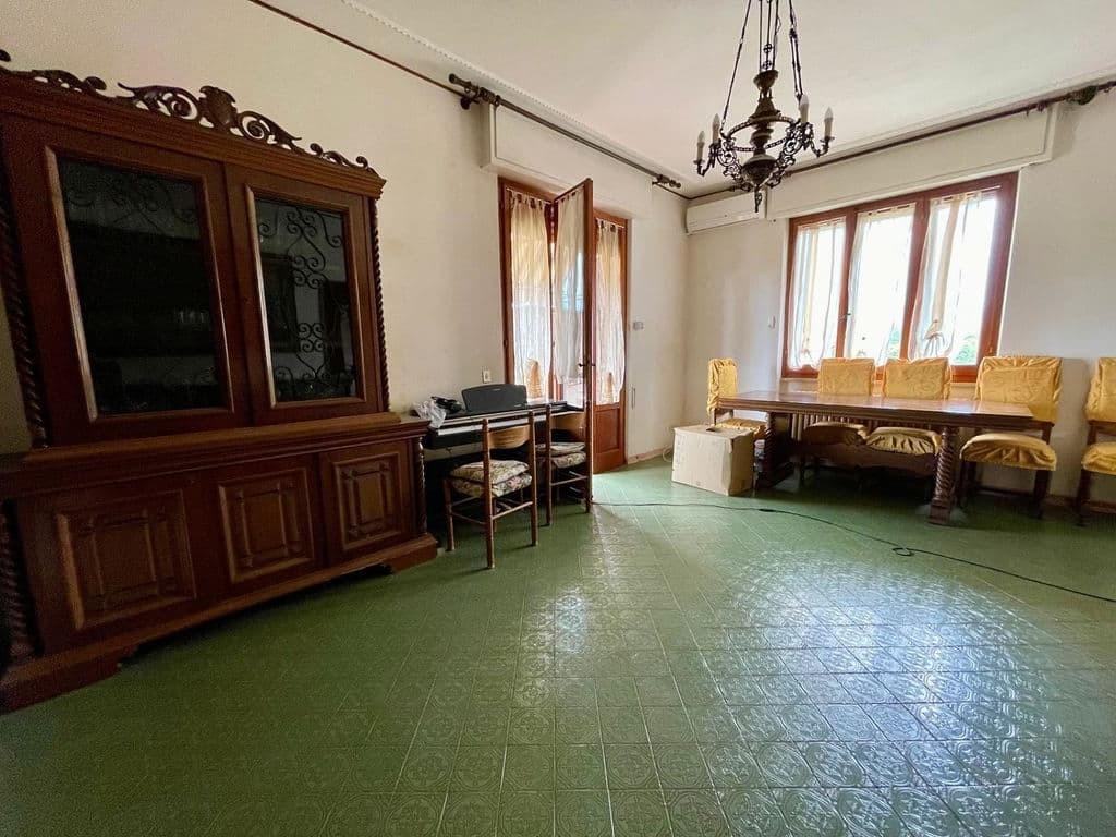Immagine 7 di Casa bifamiliare in vendita  a Massa
