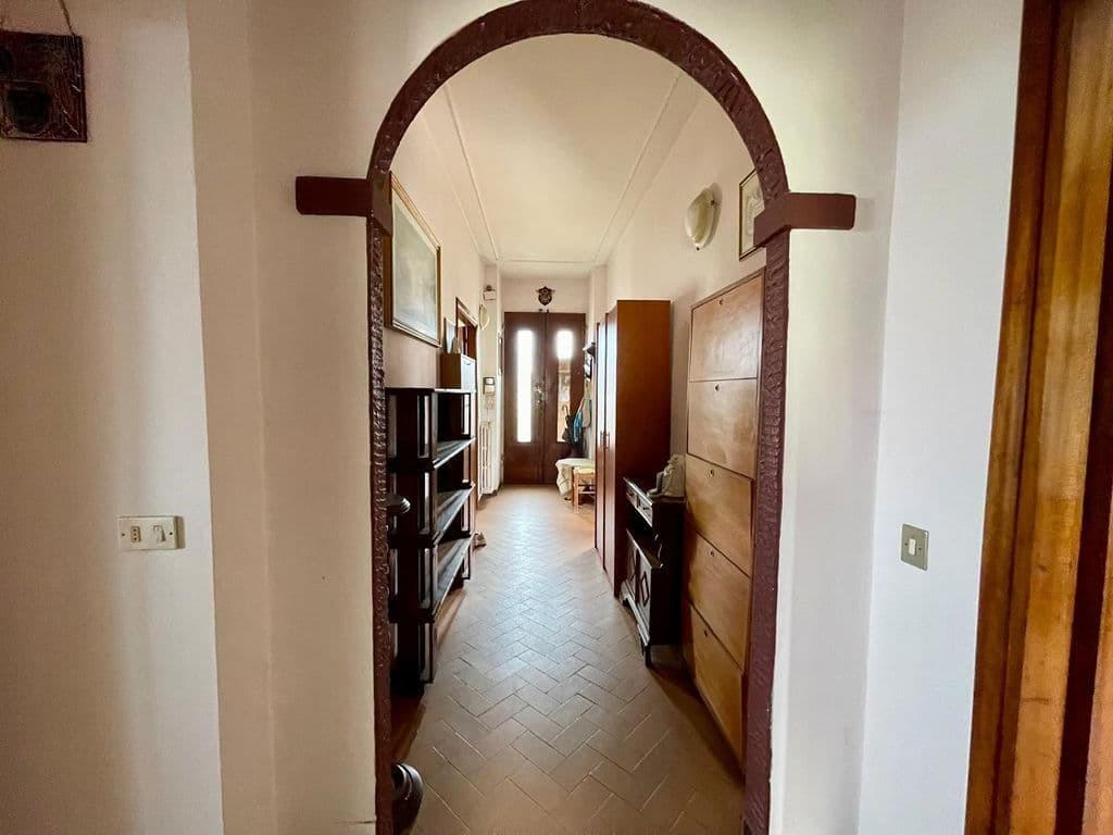 Immagine 10 di Casa bifamiliare in vendita  a Massa