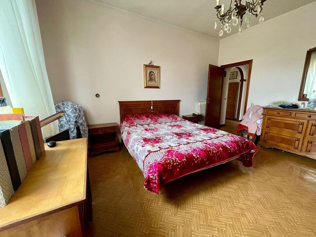 Immagine 11 di Casa bifamiliare in vendita  a Massa