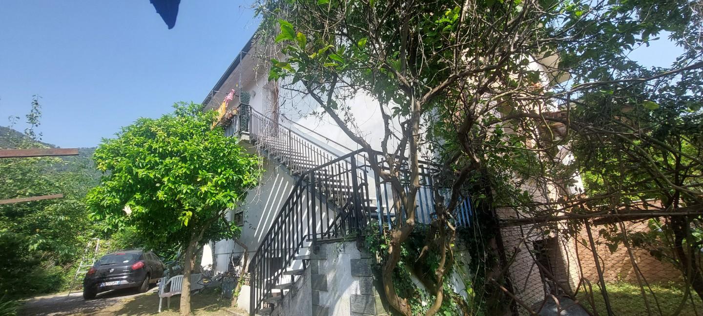 Immagine 17 di Casa bifamiliare in vendita  a Massa