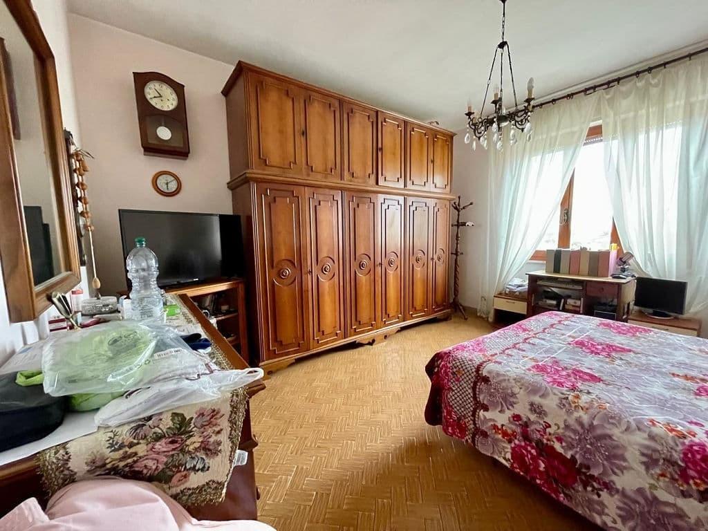 Immagine 13 di Casa bifamiliare in vendita  a Massa