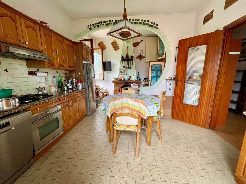 Immagine 12 di Casa bifamiliare in vendita  a Massa