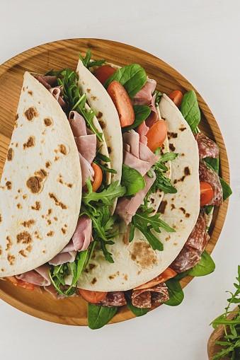 Immagine 5 di Bar / Ristorante in vendita  a Camaiore