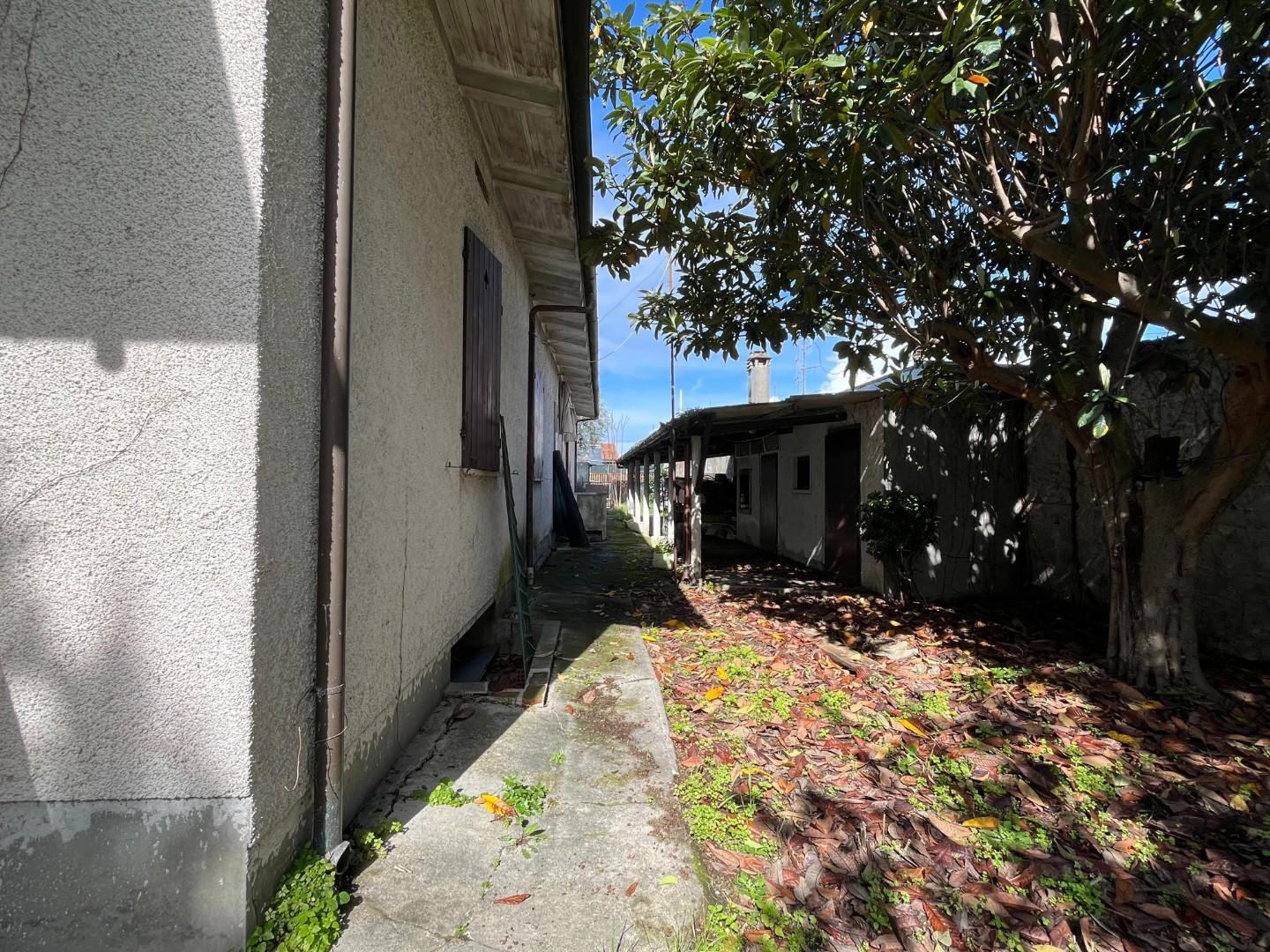 Immagine 3 di Casa indipendente in vendita  a Forte Dei Marmi