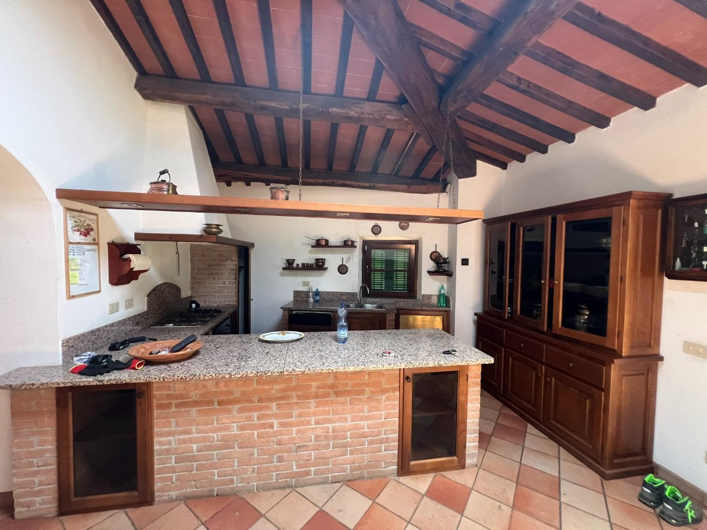 Immagine 3 di Casa colonica in vendita  a Castagneto Carducci